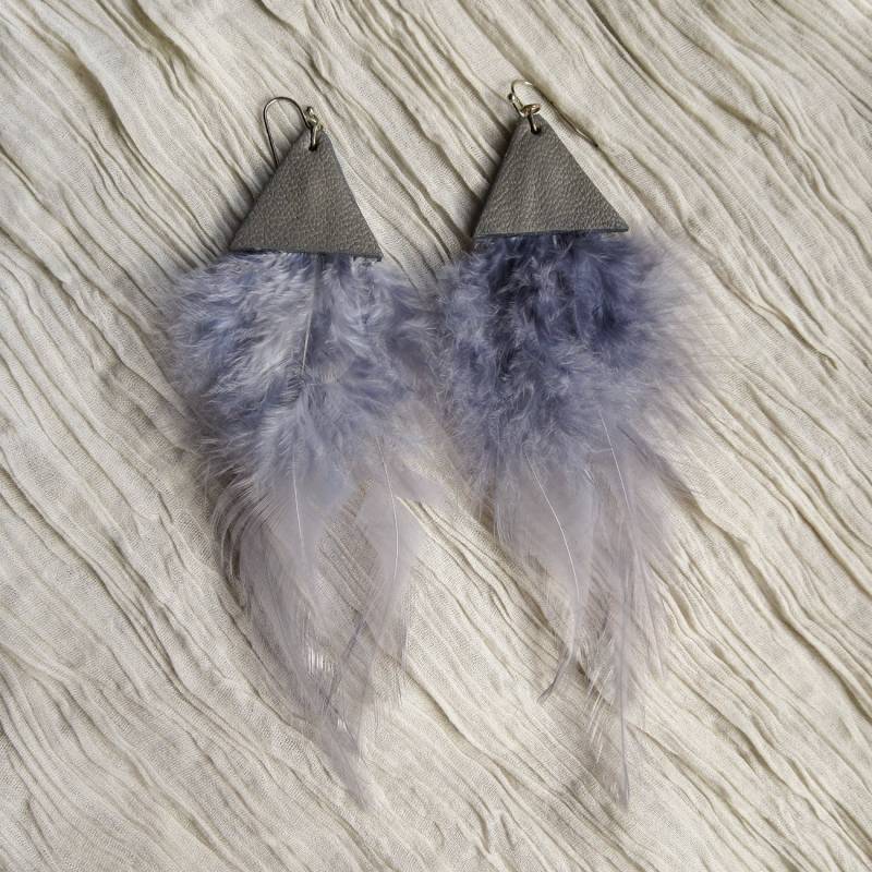 Graue Feder Und Leder Ohrringe, Baumeln Tropfen Ohrringe von SShBoutique