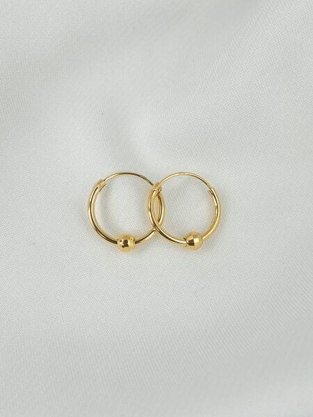 ST'ATOUR DIONA – kleine Creolen mit Discokugel-Detail von ST'ATOUR