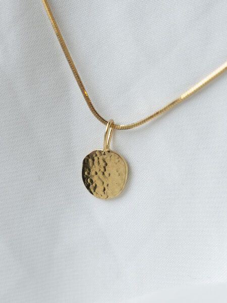 ST'ATOUR THEIDA – organischer Anhänger 10 mm aus recyceltem Silber oder Gold von ST'ATOUR