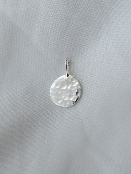 ST'ATOUR THEIDA – organischer Anhänger 10 mm aus recyceltem Silber oder Gold von ST'ATOUR
