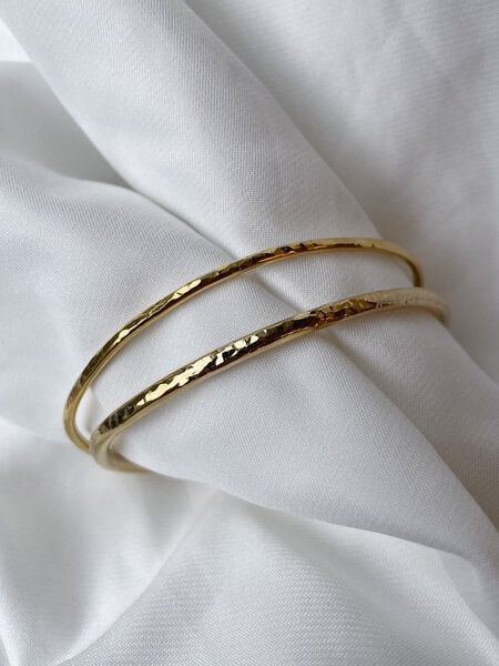 ST'ATOUR XENIA - Set aus 2 gehämmerten Armreifen von ST'ATOUR