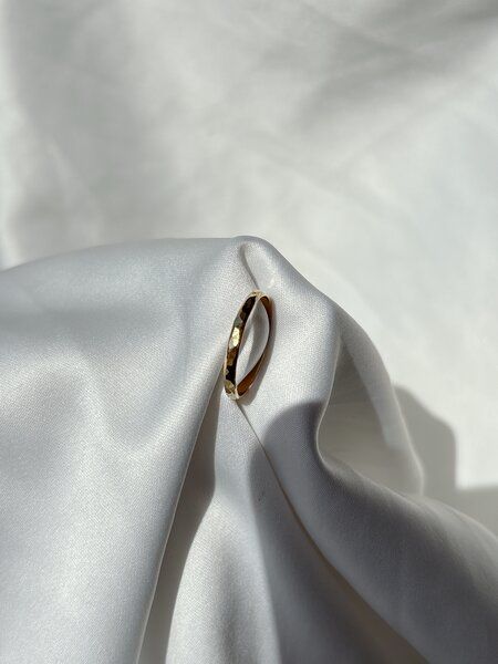 ST'ATOUR YETTA THIN - gehämmerter Ring von ST'ATOUR