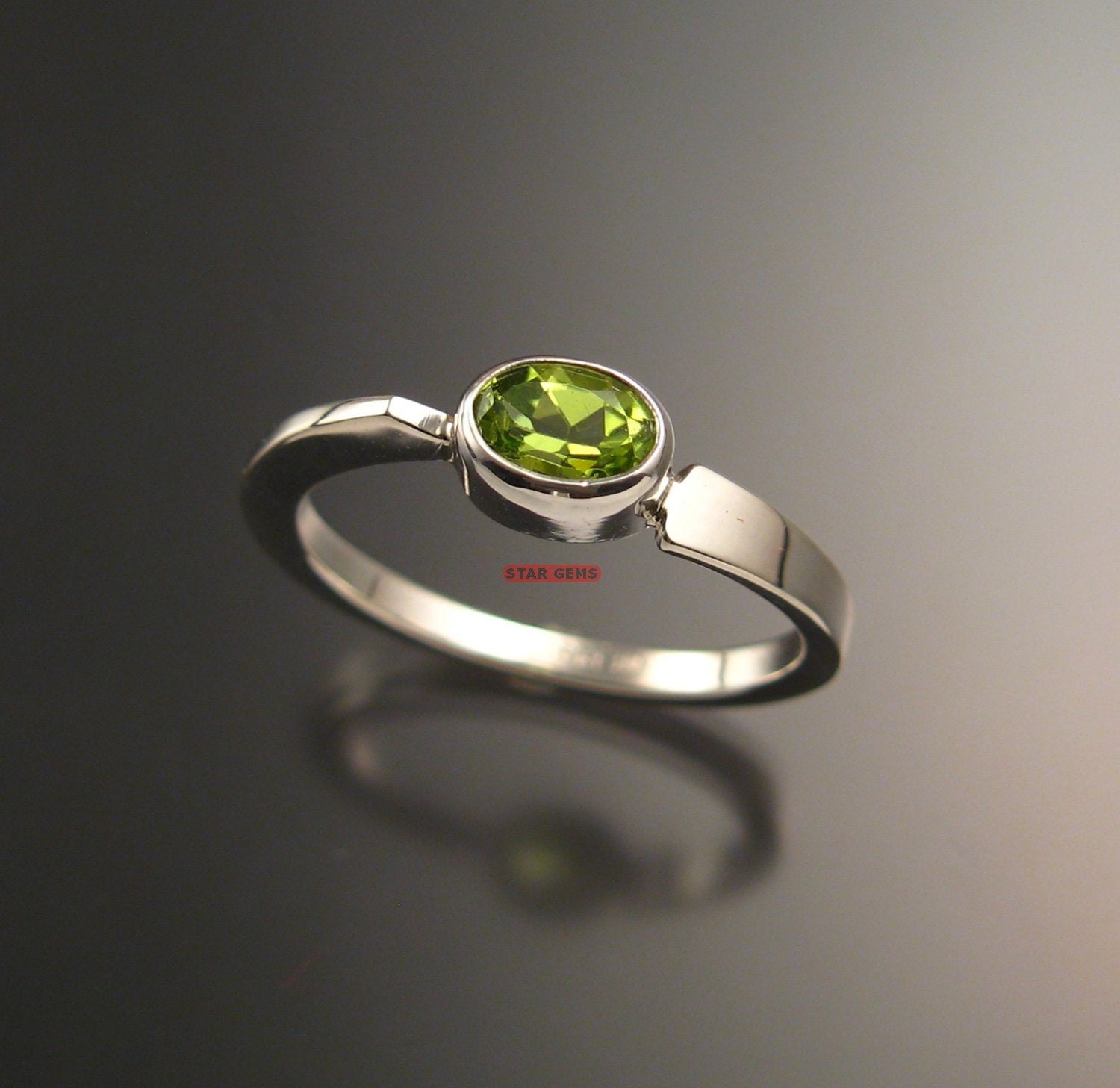 Grüner Peridot Ring Für Frauen 14K Vergoldet Silber Ring, Aaa + Qualität Lab-Edelstein Geburtstag Personalisierte Geschenk Brautring von STARGEMSJEWELS