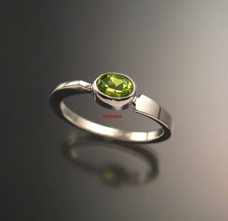 Grüner Peridot Ring Für Frauen 14K Vergoldet Silber Ring, Aaa + Qualität Lab-Edelstein Geburtstag Personalisierte Geschenk Brautring von STARGEMSJEWELS