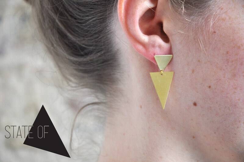 Messing Ohrringe Dreieck Geometrie Minimalistisch von STATEOFAJewellery
