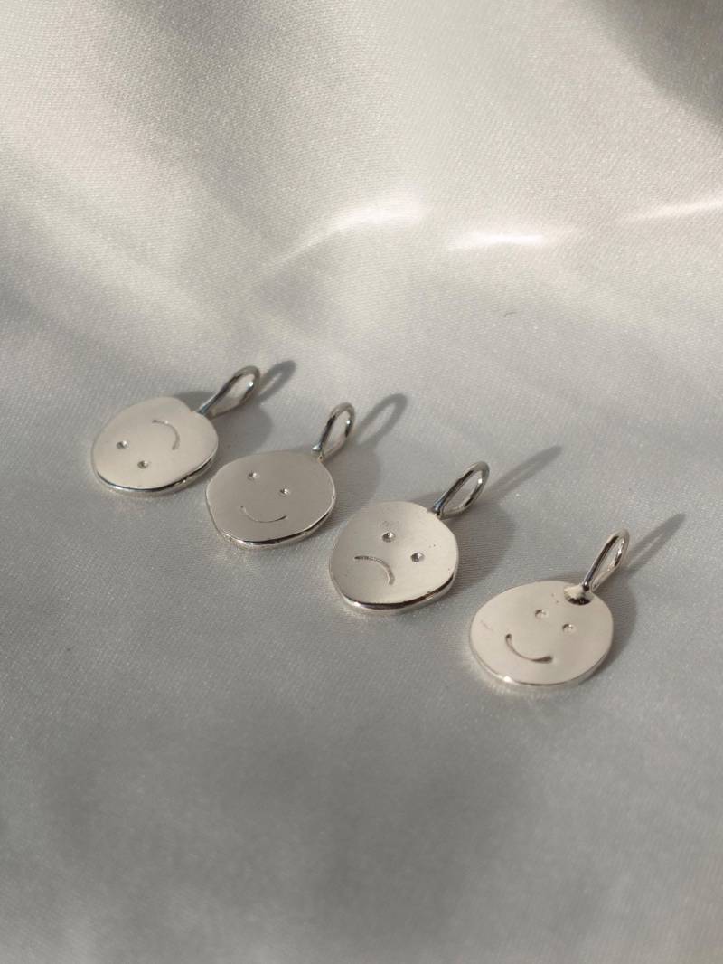 Mixed Feelings Anhänger - Smiley Aus Silber Oder Vergoldet Verschiedene Mood Faces Handmade Schmuck Statement Piece von STATOUR