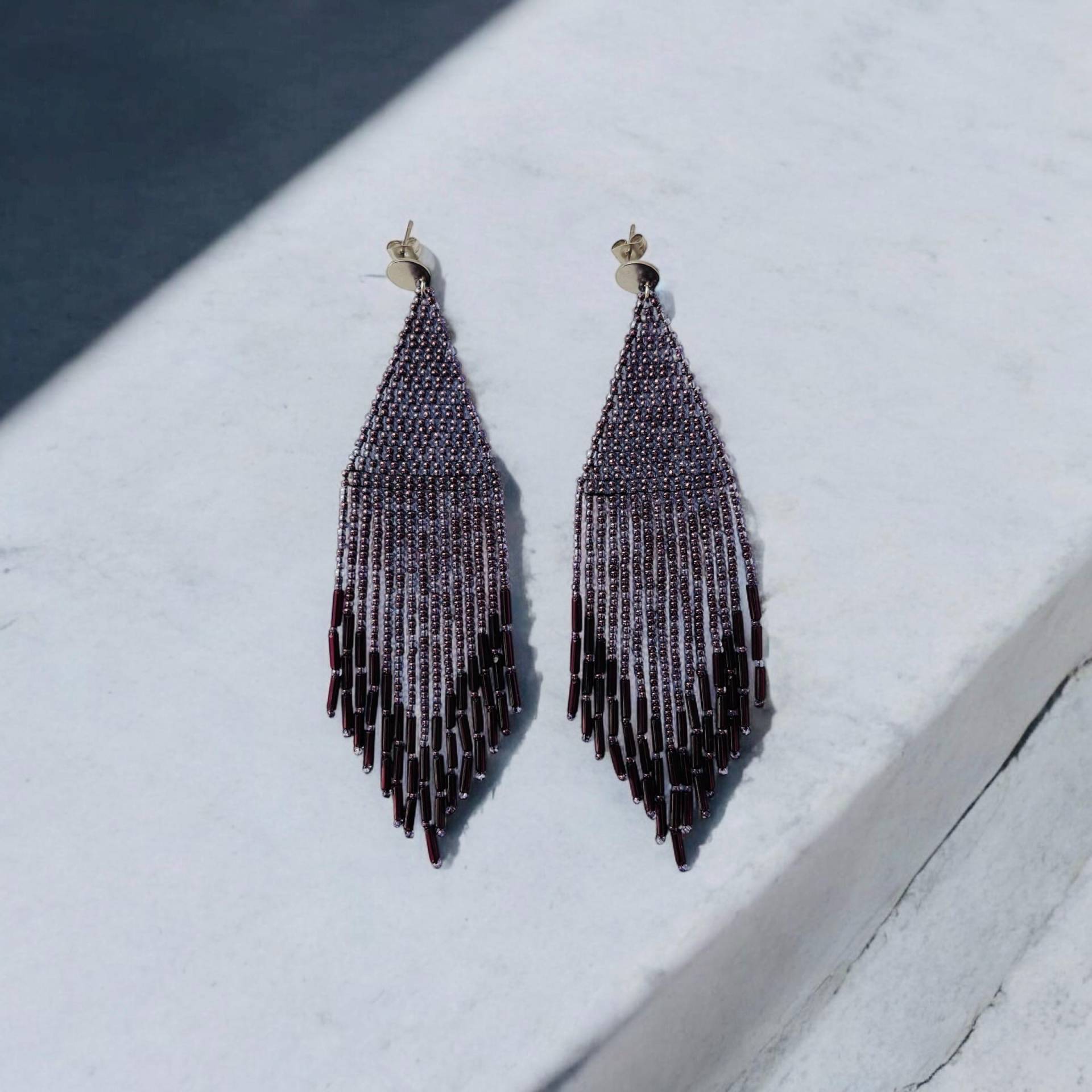 Lila Fransen Perlen Ohrhänger, Festlicher Langer Kronleuchter, Boho Schmuck Handgewebt, Weihnachtsgeschenke Für Frauen von STEFKAjewelry