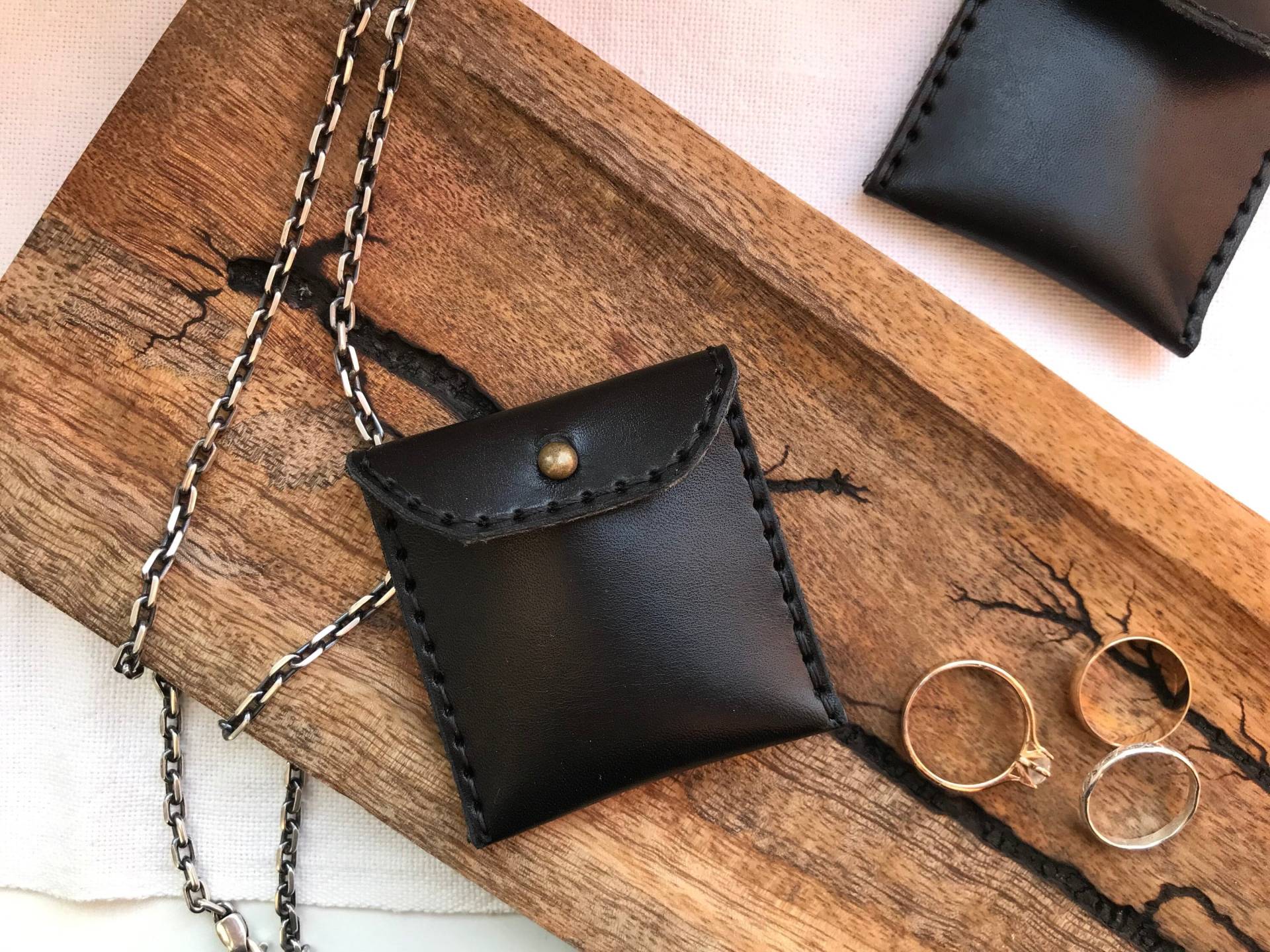 Reiseschmuckbeutel, Mini-Ledertasche Handgefertigt Mit Metallknopfverschluss von STEFKAjewelry