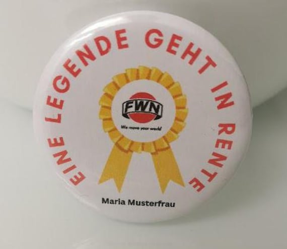 Eine Legende Geht in Rente Geschenk Abschied Firma Logo Button Pin Ansteckknopf Abzeichen Rentnerin Anstecknadel Mit Namen Personalisiert Eine Legende Geht in Rente Geschenk Abschied Firma Logo Button Pin Ansteckknopf Abzeichen Rentnerin Anstecknadel Mit Namen Personalisiert von STEHhuebsch