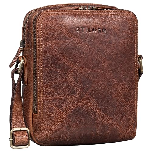 STILORD 'Tobias' Stilvolle Herrenhandtasche Kleine Umhämgetasche aus Echtleder für Männer Crossbody Bag Mini Schultertasche Vintage Taschen aus Leder, Farbe:kara - cognac von STILORD