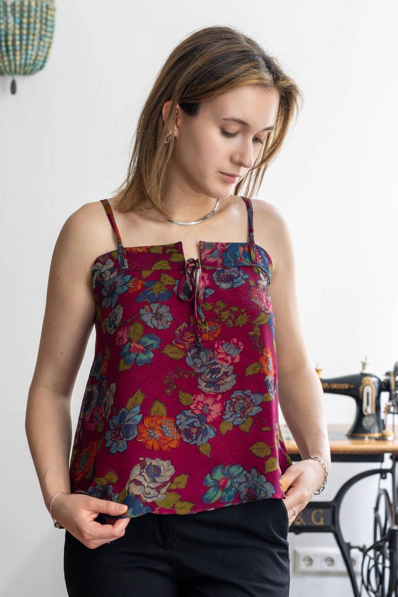 100% Reine Seide Camisole Top Mit Tie-Front Detail | Spaghettiträger Seiden Cottage-Core Tank Luxus Cami Hängerchen von STOVARIA