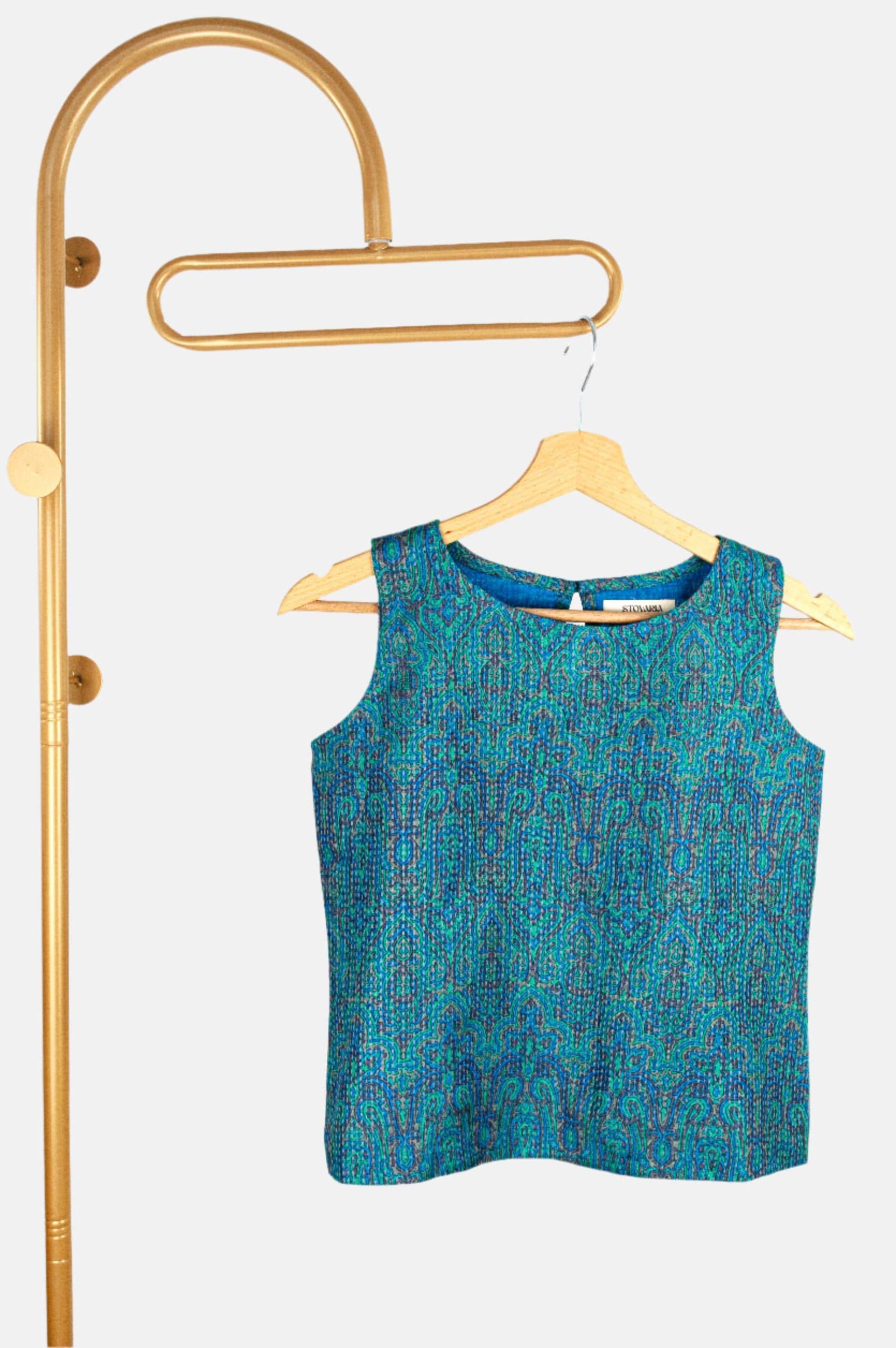 Besticktes Tussar Seiden Tank Top Handgefertigter Holzknopf von STOVARIA