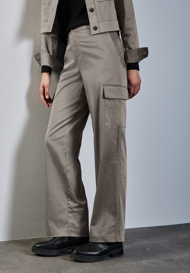 STREET ONE Cargohose in schimmernder Optik von STREET ONE