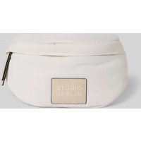 STUDIO BERLIN Bauchtasche mit Label-Badge Modell 'SPANDAU' in Hellgrau, Größe 1 von STUDIO BERLIN