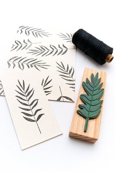 STUDIO KARAMELO STEMPEL PALMWEDEL von STUDIO KARAMELO