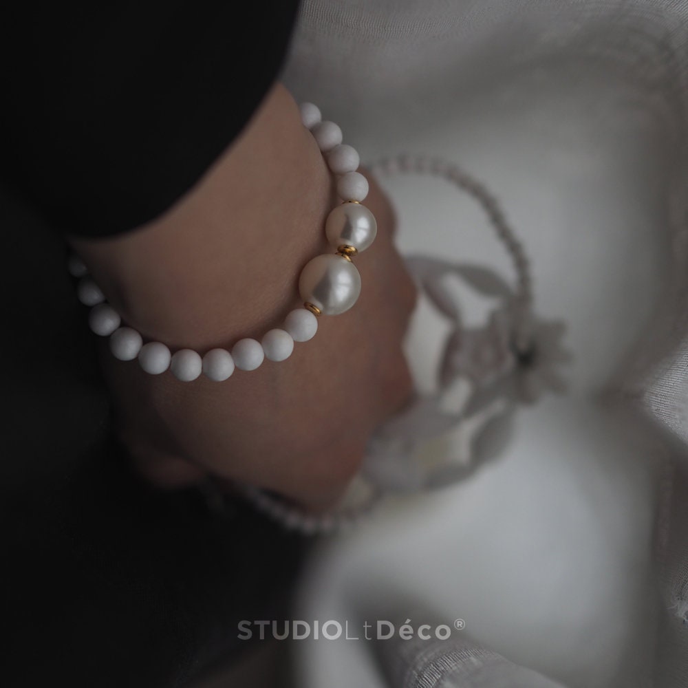 Handgefertigtes Armband Aus Jade & Swarovski Perlen 18K Detail Handgefertigtes Armband Aus Jade & Swarovski Perlen 18K Detail von STUDIOLtDeco
