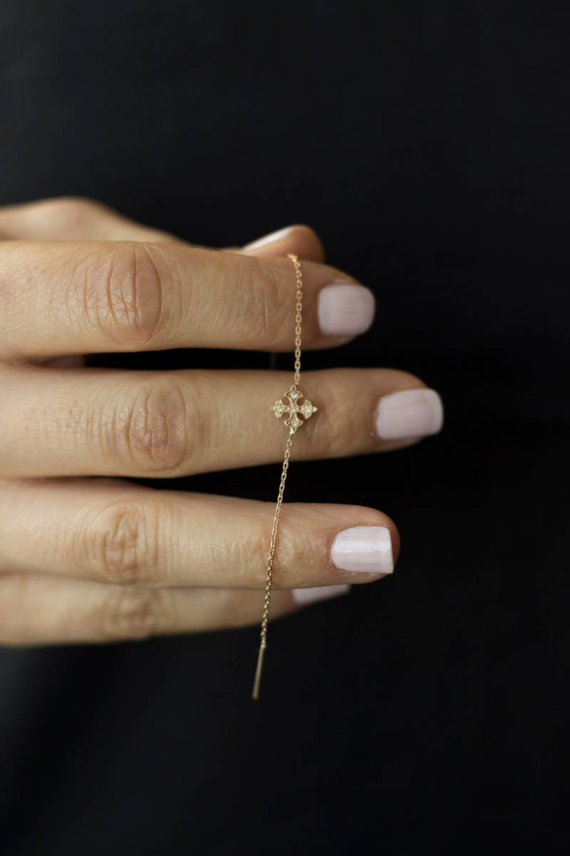 Cross Threader Ohrring/14K Gold Einzelstück von STUDIORAINJEWELRY