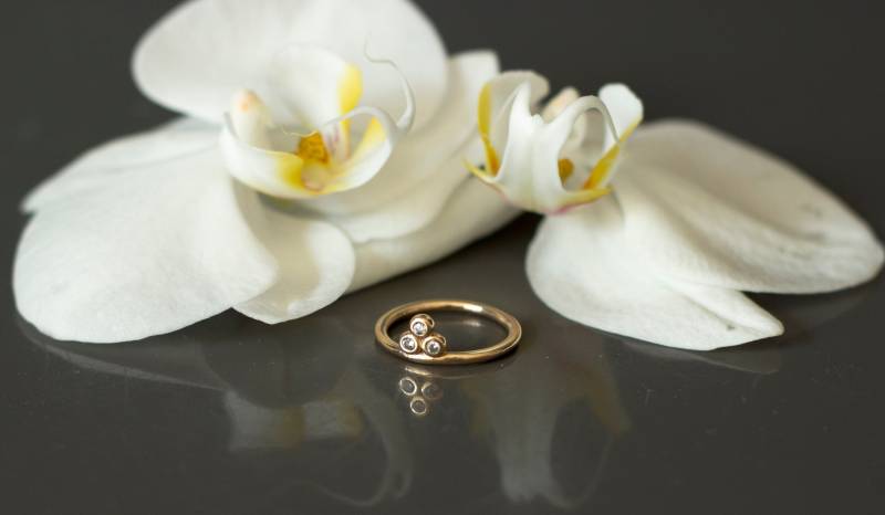 Crossing Bezels 14K Solid Gold Ring Mit Cz Edelsteinen von STUDIORAINJEWELRY