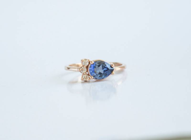 Saphir-Trauring/Saphir/14K Goldring/Spezielles Design Ehering von STUDIORAINJEWELRY