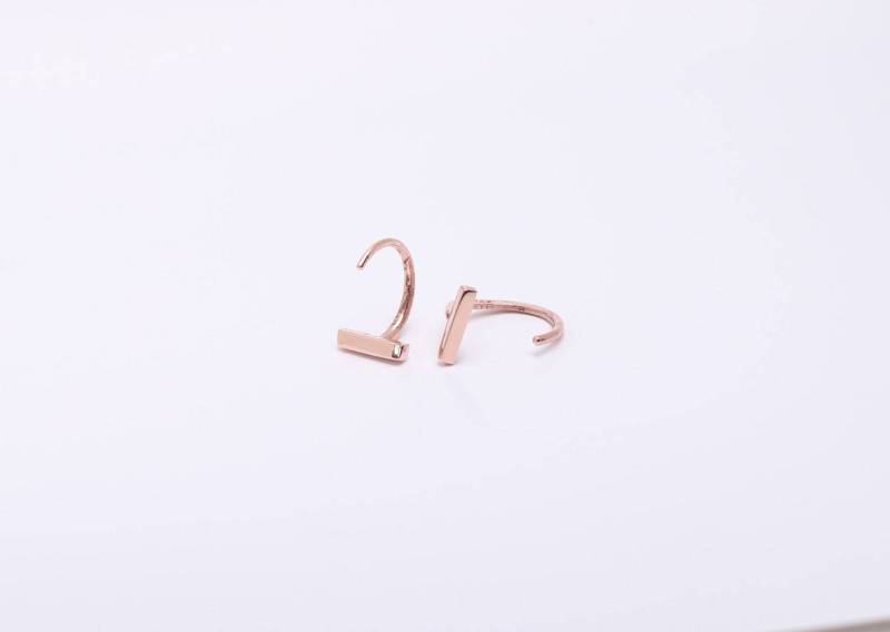 T Creolen/14 K Offene Hoop Ohrringe Gold Minimalist Bar Paar von STUDIORAINJEWELRY