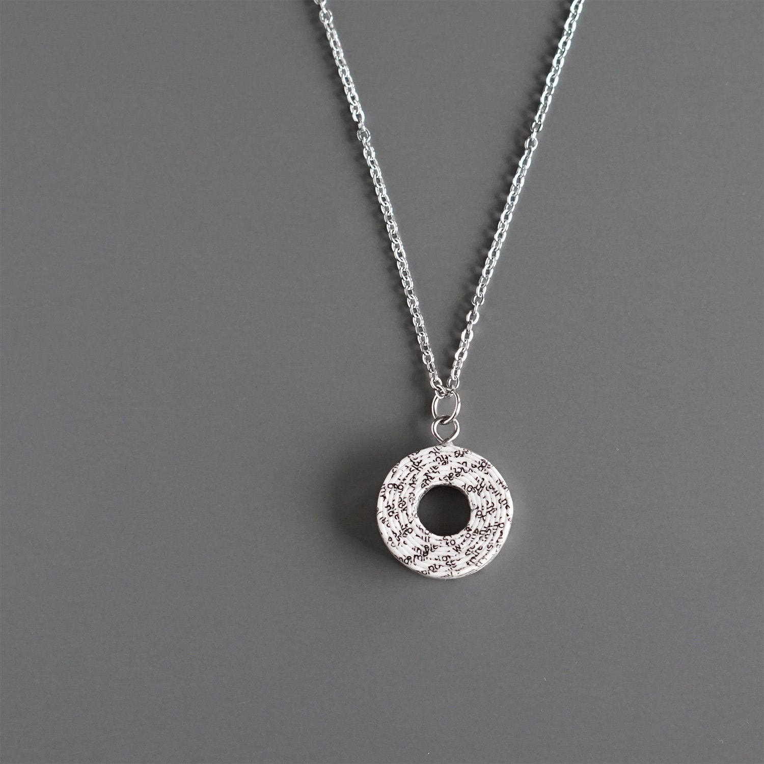 Erstes Hochzeitstagsgeschenk Für Frau, Personalisierte Papierhalskette Aus Hochzeitsgelübde Oder Songtext, Einzigartiges Benutzerdefiniertes von STUDIOblureco