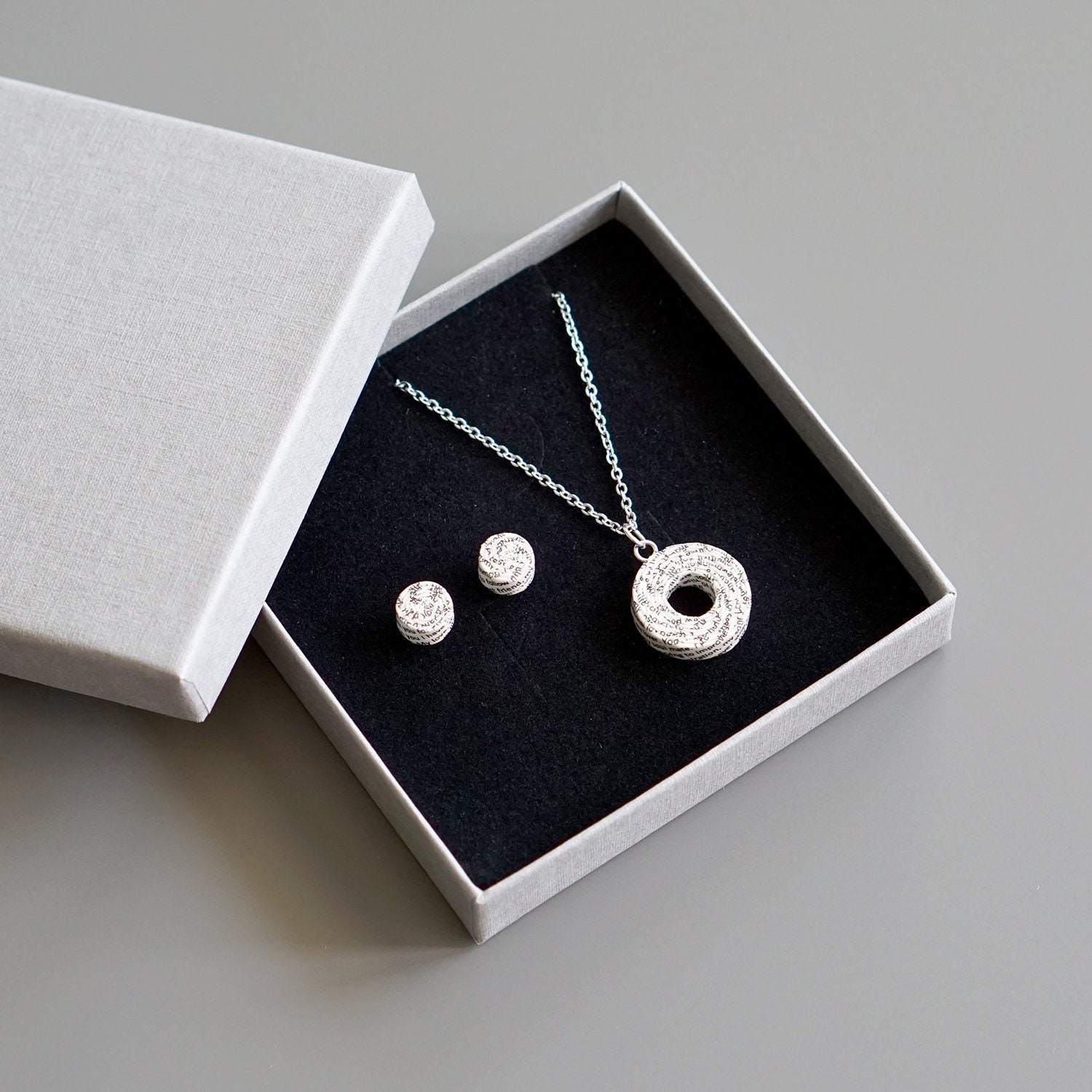 Hochzeit Jahrestag Geschenk Für Frau, Papierschmuck Set Handgefertigt Aus Ihren Hochzeitsgelübden, Songtexte, Ein Jahr Sie von STUDIOblureco