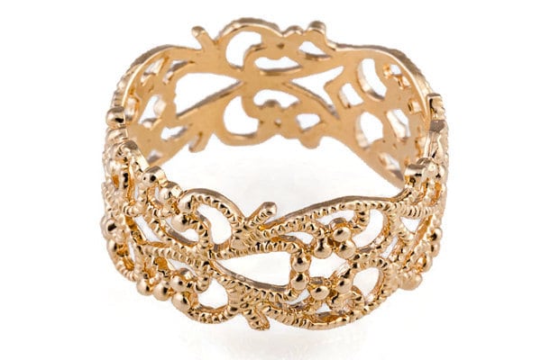 Goldring. Spitzenring. Floraler Zierlicher Breiter Ring. Filigraner Goldring Aus Spitze Goldring. Spitzenring. Floraler Zierlicher Breiter Ring. Filigraner Goldring Aus Spitze von STarLighTstudiO3