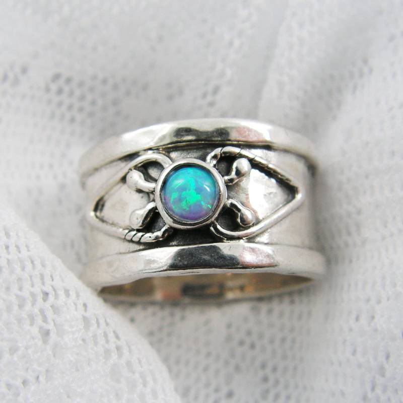 Silberner Opalring. Ring Aus Sterlingsilber. Breiter Ring. Breites Silberband. Geschenk Für Sie. Vintage-Ring. Opalschmuck. Boho-Ring von STarLighTstudiO3