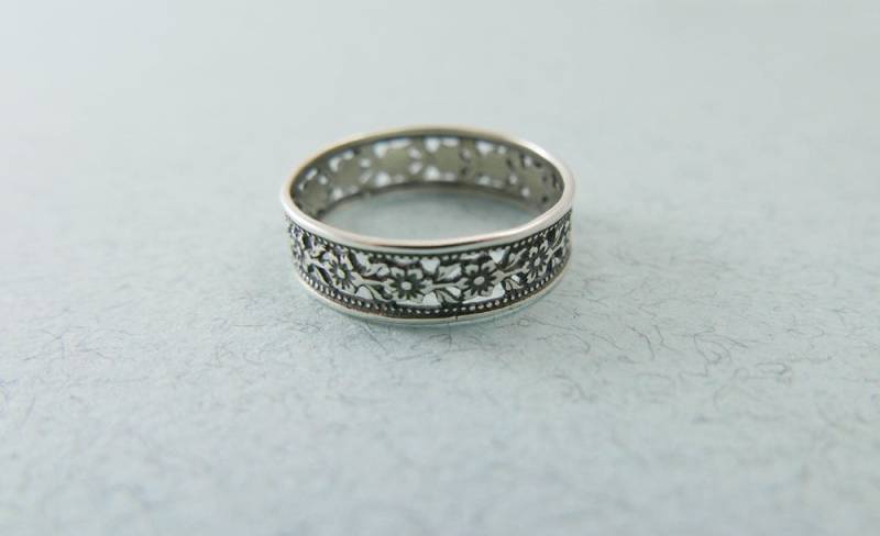 Silberring. Florales Silberband. Eleganter, Trendiger, Versilberter Boho-Ring. Zierlicher Blumenring. Blumenschmuck. Silberschmuck. Geschenk von STarLighTstudiO3