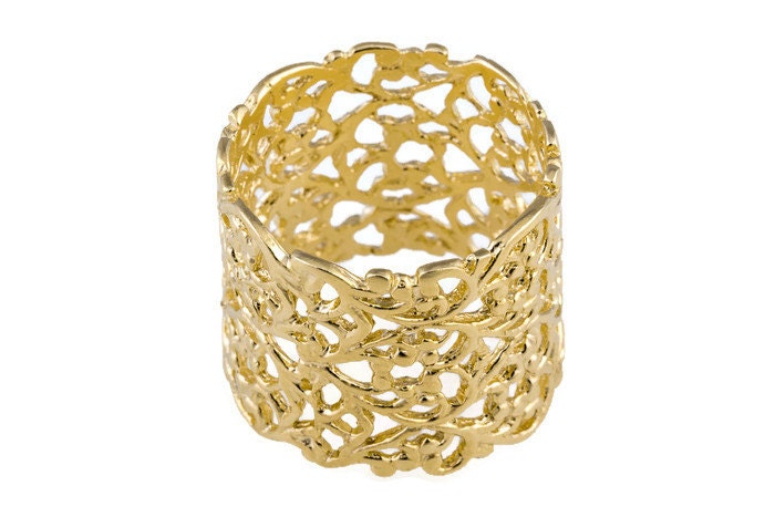 Spitze Gold Ring. Breiter Goldring. Spitzenring. Runder Filigraner Strukturierter von STarLighTstudiO3