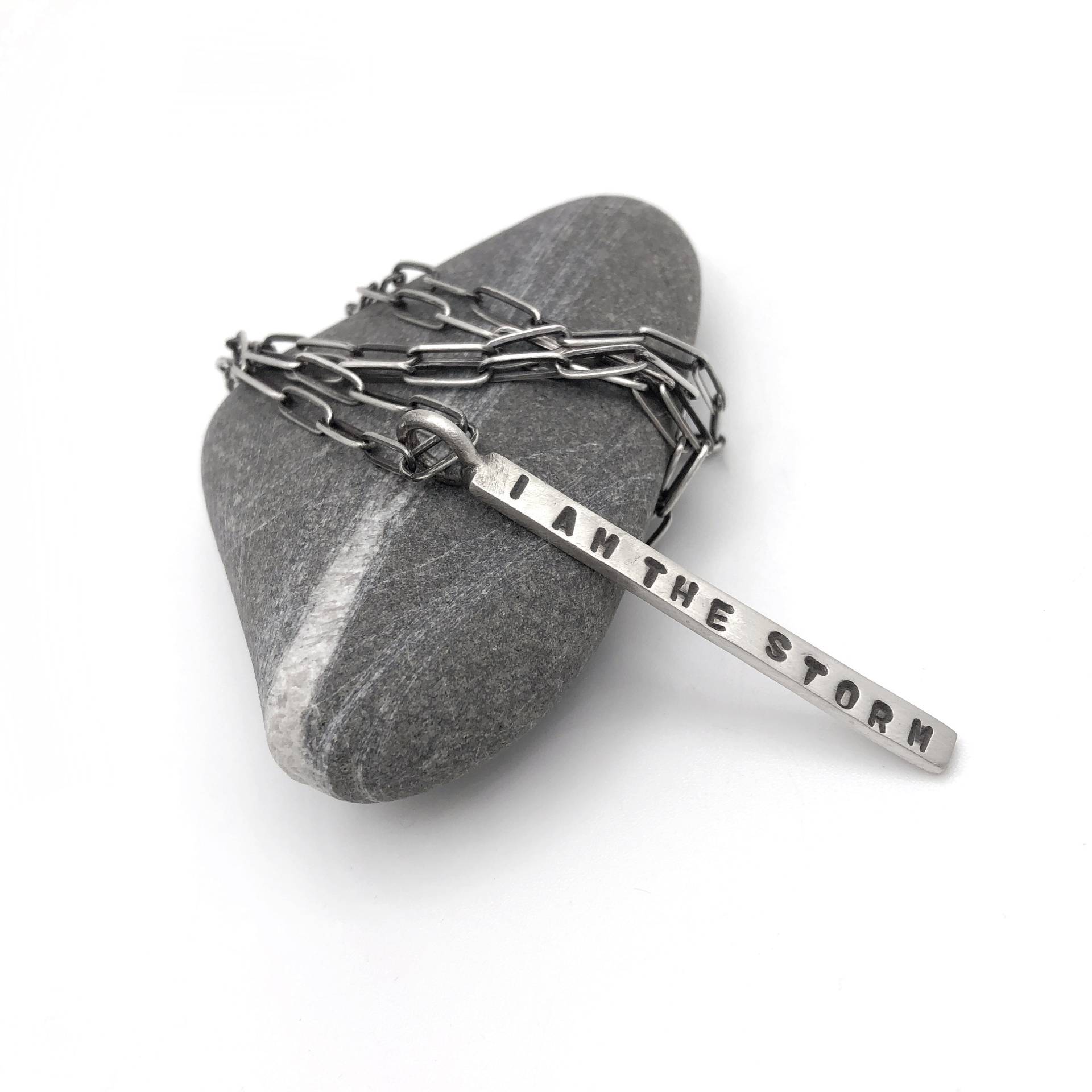 Ich Bin Der Sturm-Sterling Silber Bar Anhänger - Handgemachte Oxidierte Halskette Ich Bin Der Sturm-Sterling Silber Bar Anhänger - Handgemachte Oxidierte Halskette von SToNZ