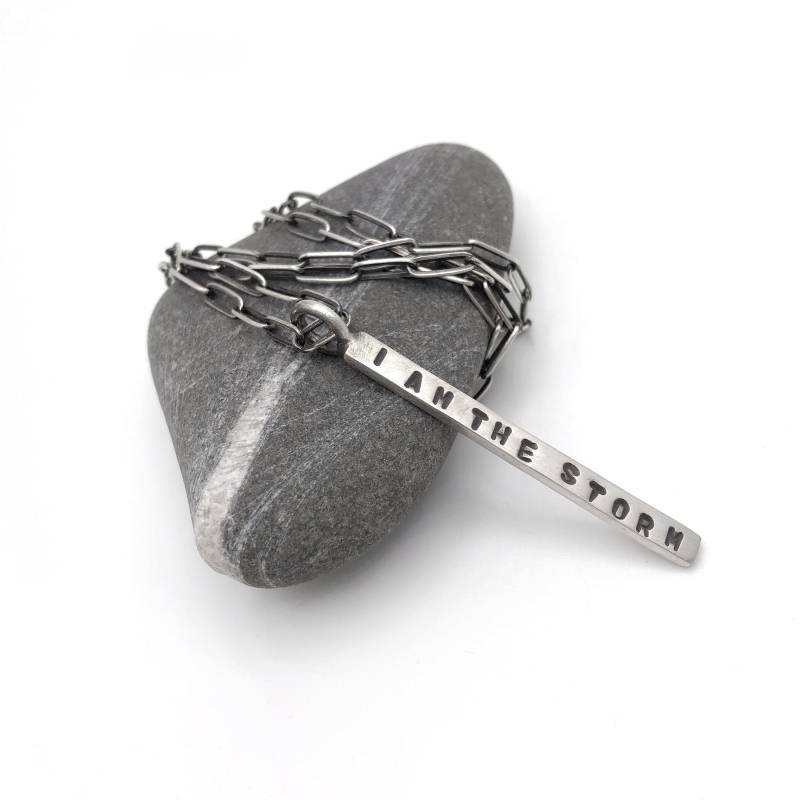 Ich Bin Der Sturm-Sterling Silber Bar Anhänger - Handgemachte Oxidierte Halskette von SToNZ