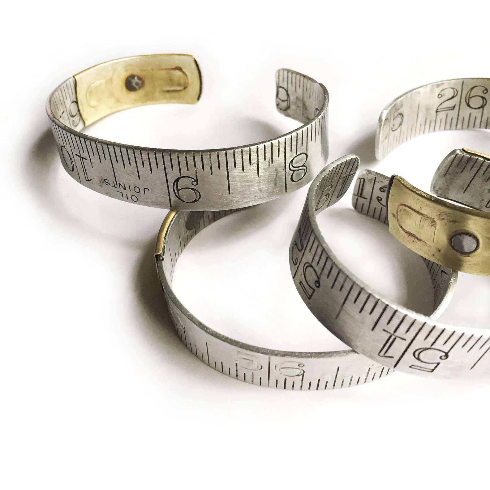 Vintage Lineal Manschette Armband Aluminium & Messing, Mittlere Größe Vintage Lineal Manschette Armband Aluminium & Messing, Mittlere Größe von SToNZ