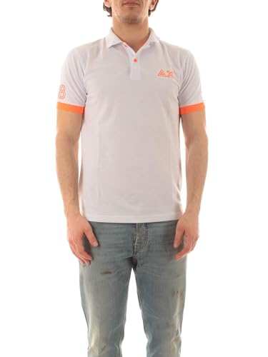 SUN68 Poloshirt mit Fluo Logo für Herren, das klassischen Stil und moderne Details verbindet. Mit einem klassischen Kragen mit Knöpfen, verfügt es über ein aktualisiertes gesticktes Logo auf der Seite von SUN68