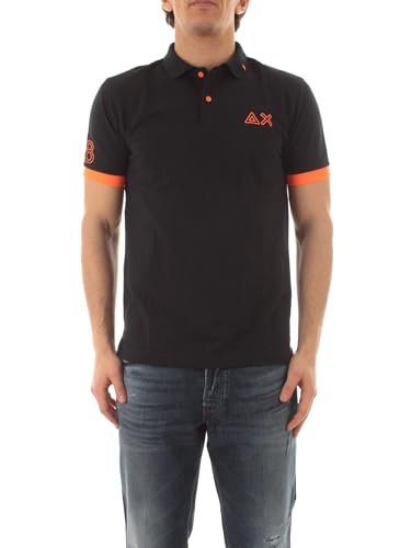 SUN68 Poloshirt mit Fluo Logo für Herren, das klassischen Stil und moderne Details verbindet. Mit einem klassischen Kragen mit Knöpfen, verfügt es über ein aktualisiertes gesticktes Logo auf der Seite von SUN68