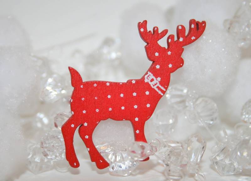 Hölzerne Brosche „Weihnachtsrentier" von SUNLIGHTTROPICAL