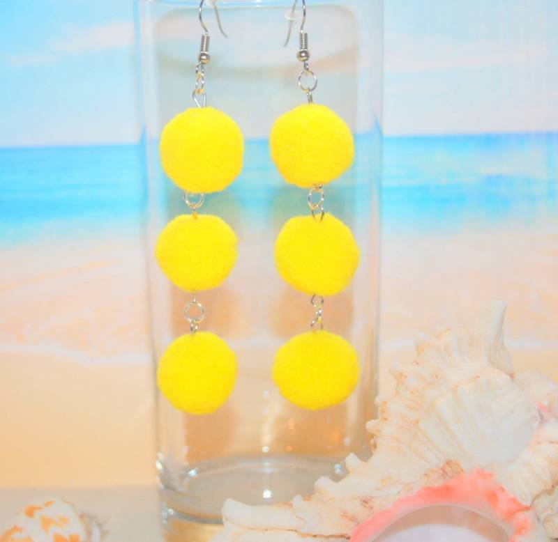 Pompom-Ohrringe von SUNLIGHTTROPICAL