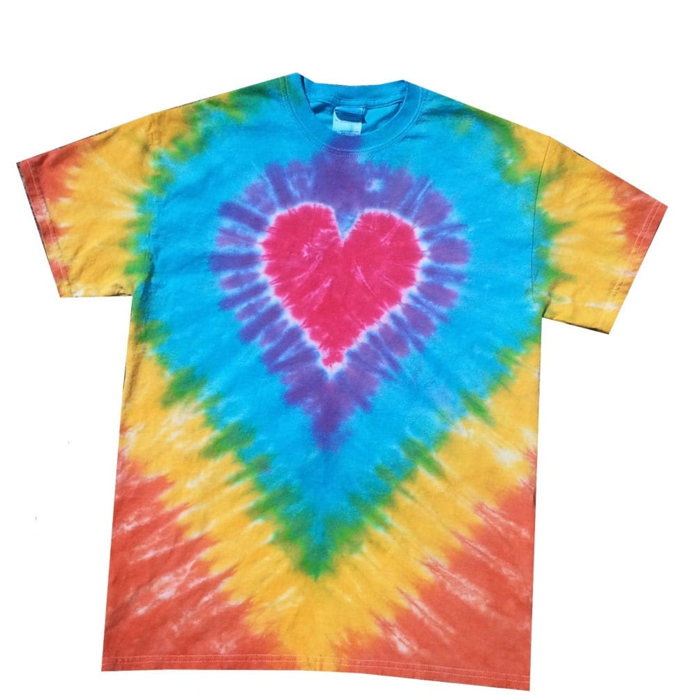 Regenbogen Herz Tie Dye T-Shirt, Handgefärbt in Großbritannien Regenbogen Herz Tie Dye T-Shirt, Handgefärbt in Großbritannien von SUNSHINECLOTHINGuk