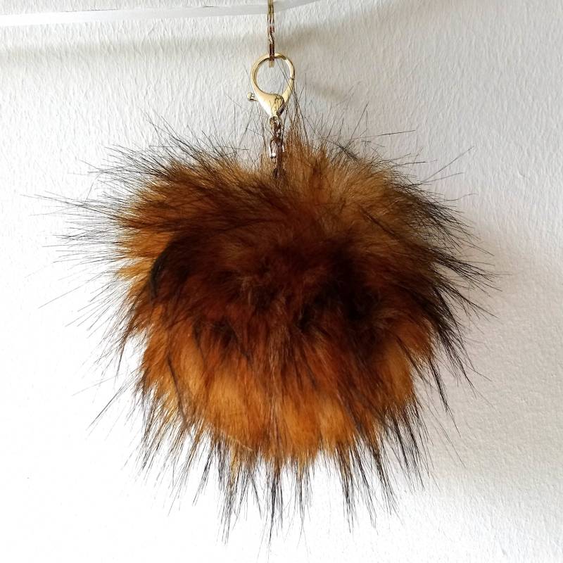Pelztaschenschmuck. Schlüsselanhänger Mit Bommel Aus Kunstpelz Im Waschbär-Imitat. Künstliches Leopardenfell. Kunstfuchsfell Pelztaschenschmuck. Schlüsselanhänger Mit Bommel Aus Kunstpelz Im Waschbär-Imitat. Künstliches Leopardenfell. Kunstfuchsfell von SUNSUELLE