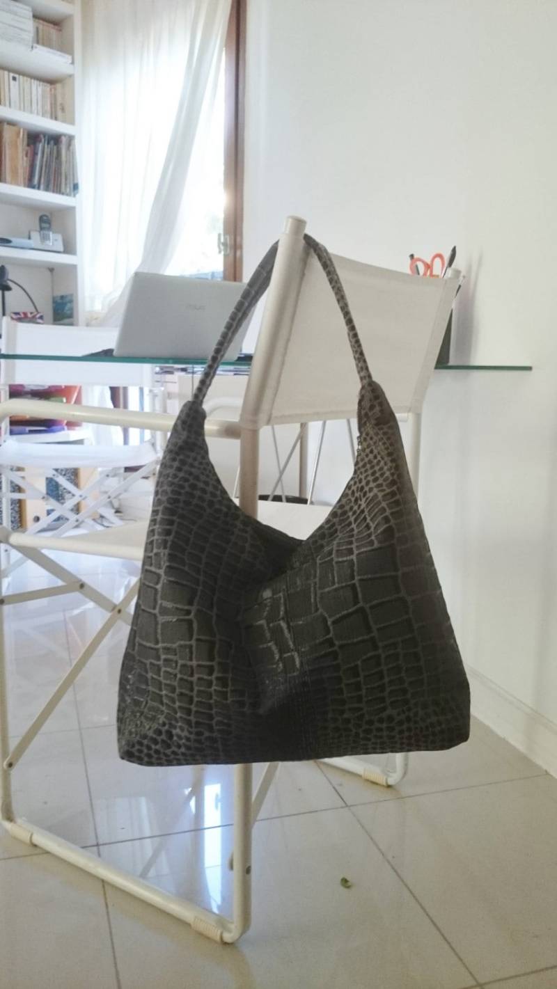 Tasche Besace, Krokodil-Hautmuster, Schwarz Grau Goldbraune Reflexe, Stoff Schicke Und Lässige Naht, Große Trendige Handtasche von SUNSUELLE