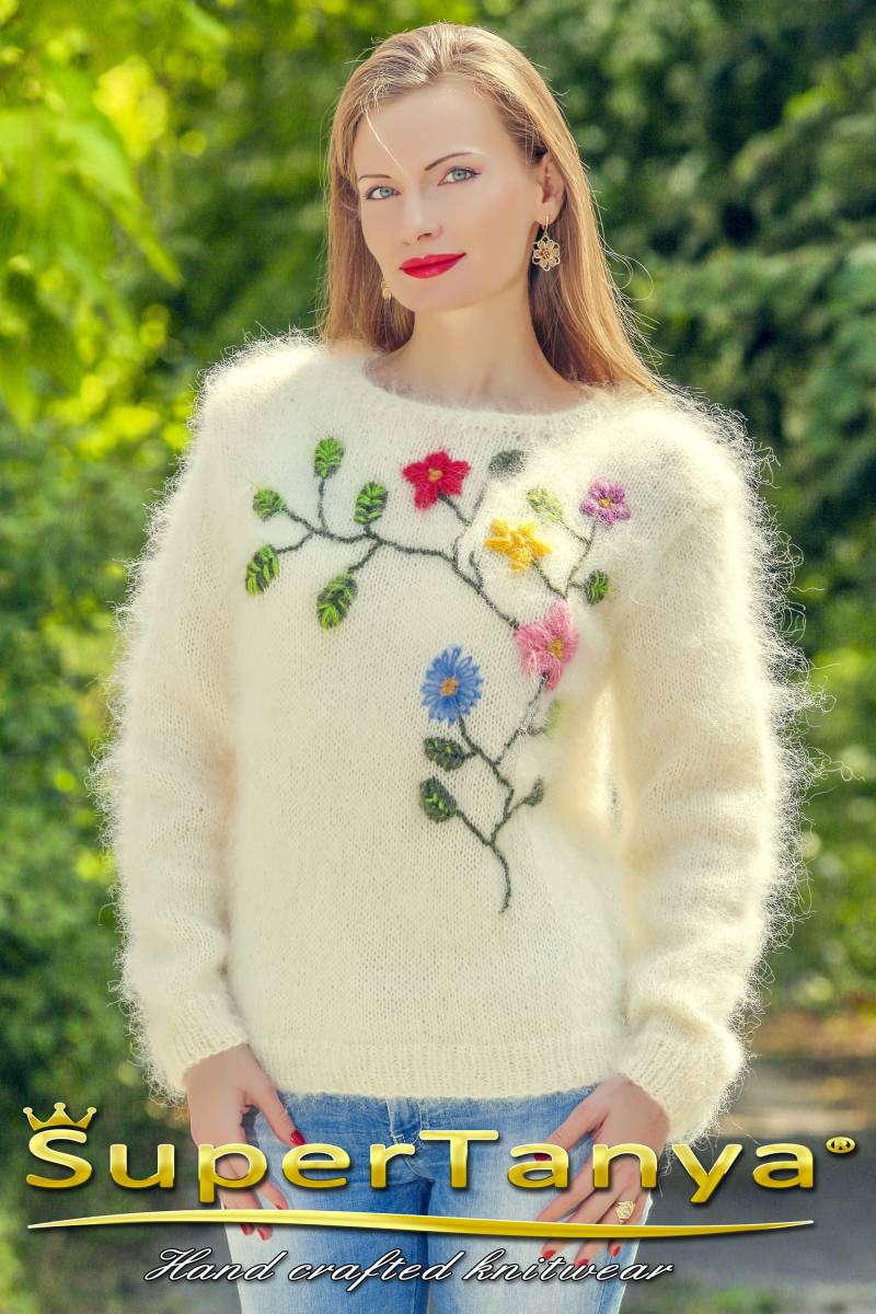 Elfenbein Mohair Pullover Mit Bestickten Blumen Supertanya - Auf Bestellung Gefertigt von SUPERTANYA