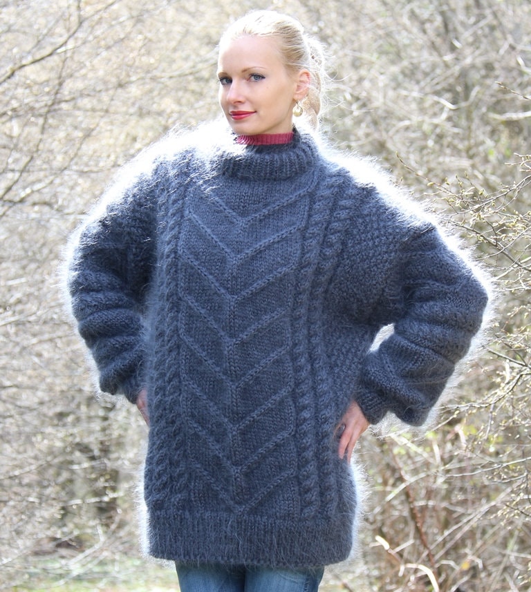 Kabelstrickpullover Handgestrickter Dicker Mohairpullover Fuzzy-Pullover Von Supertanya Kabelstrickpullover Handgestrickter Dicker Mohairpullover Fuzzy-Pullover Von Supertanya von SUPERTANYA