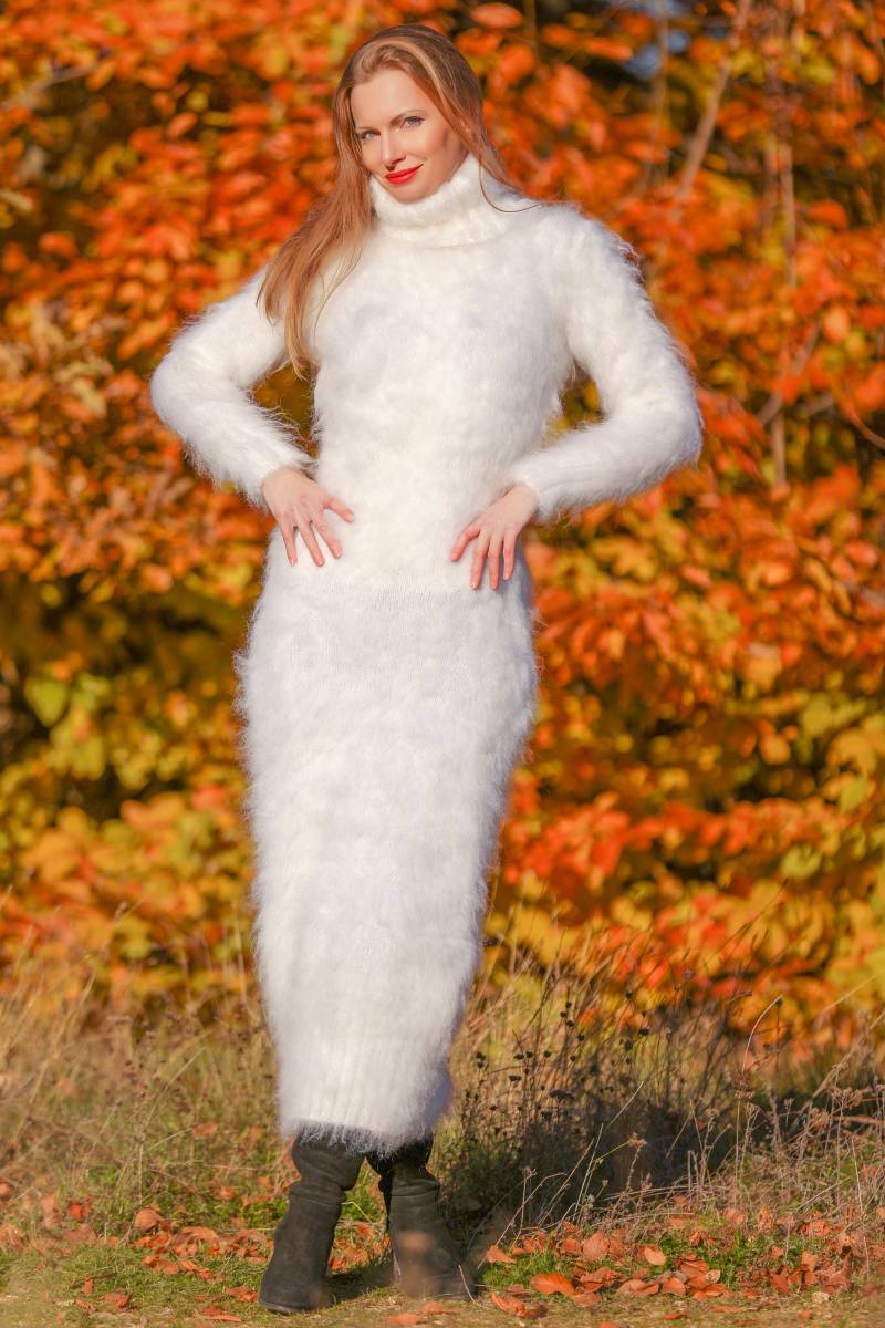 Langes Mohair-Pulloverkleid, Handgestrickt, Flauschiges Rollkragenkleid Von Supertanya, Auf Bestellung Gefertigt von SUPERTANYA