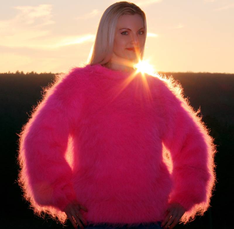 Supertanya Neonpinker Mohairpullover Mit Rundhalsausschnitt, Dicker, Flauschiger Pullover, Versandfertig, Größe L - Xl von SUPERTANYA