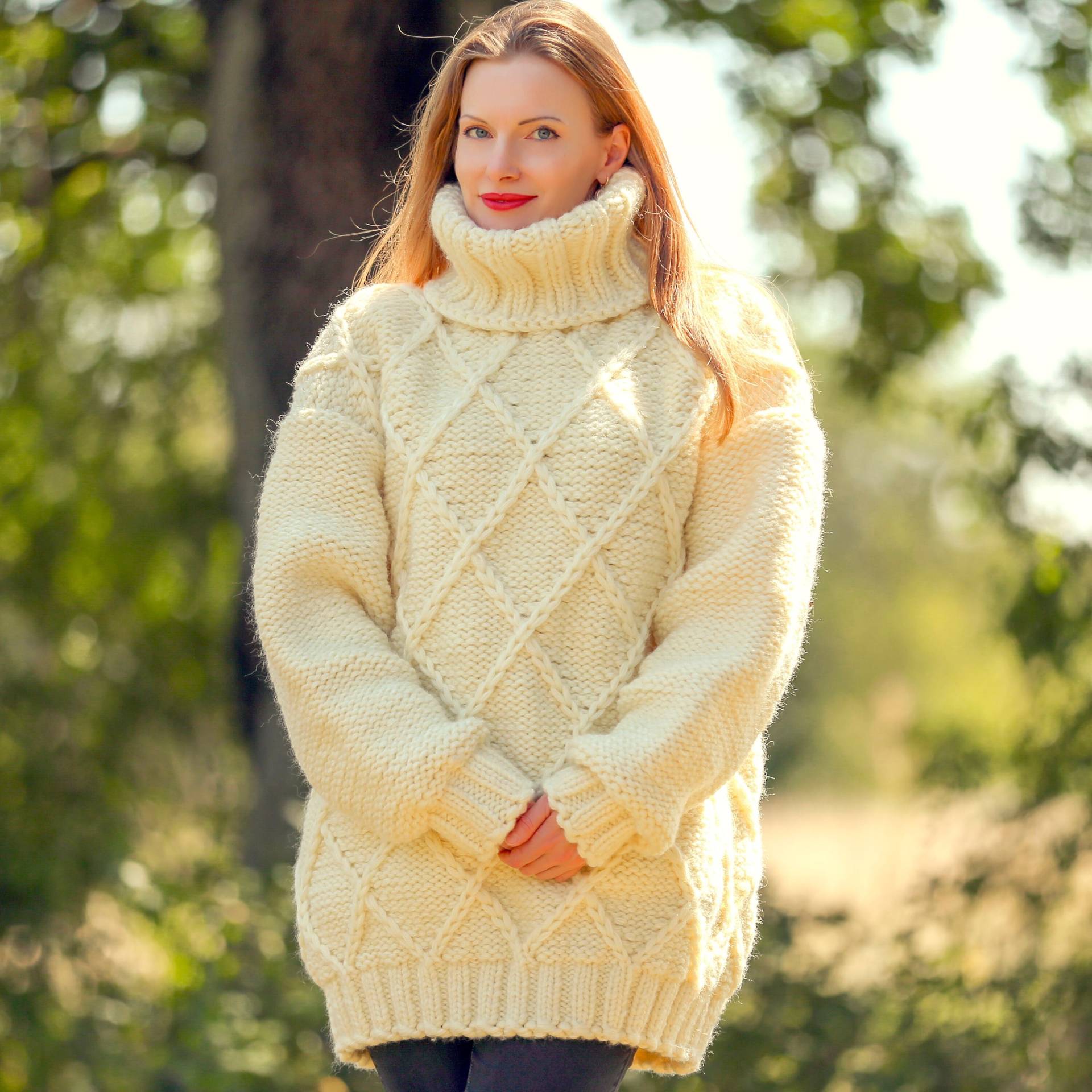 White Wool Sweater von SUPERTANYA