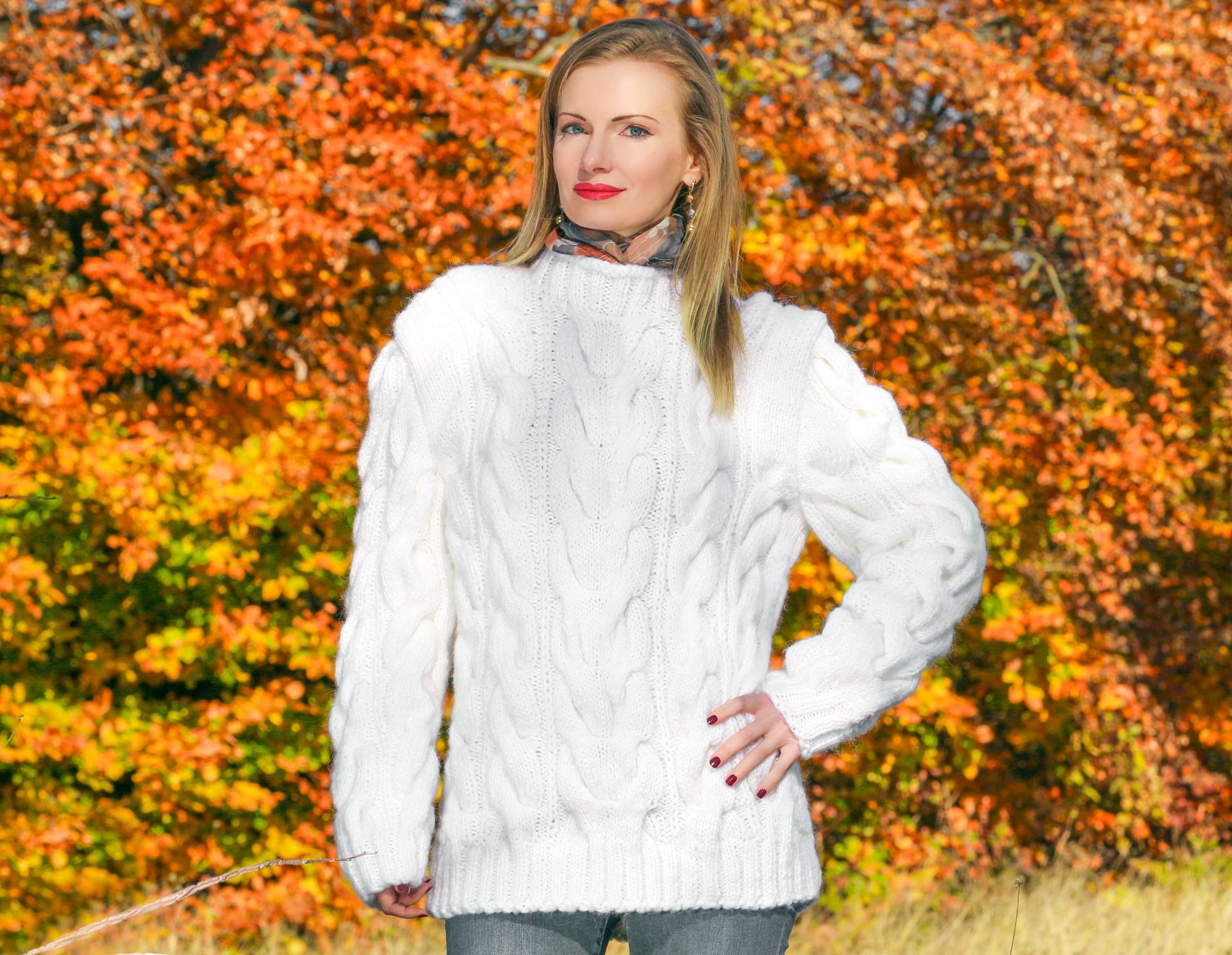 White Wool Sweater von SUPERTANYA