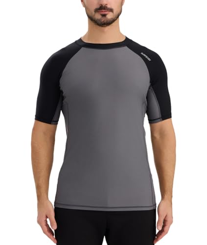 SURFEASY Herren Schwimmshirt Kurzarm Schnelltrocknend Badeshirt UPF 50+ Rashguard (Grau/Schwarz, M) von SURFEASY