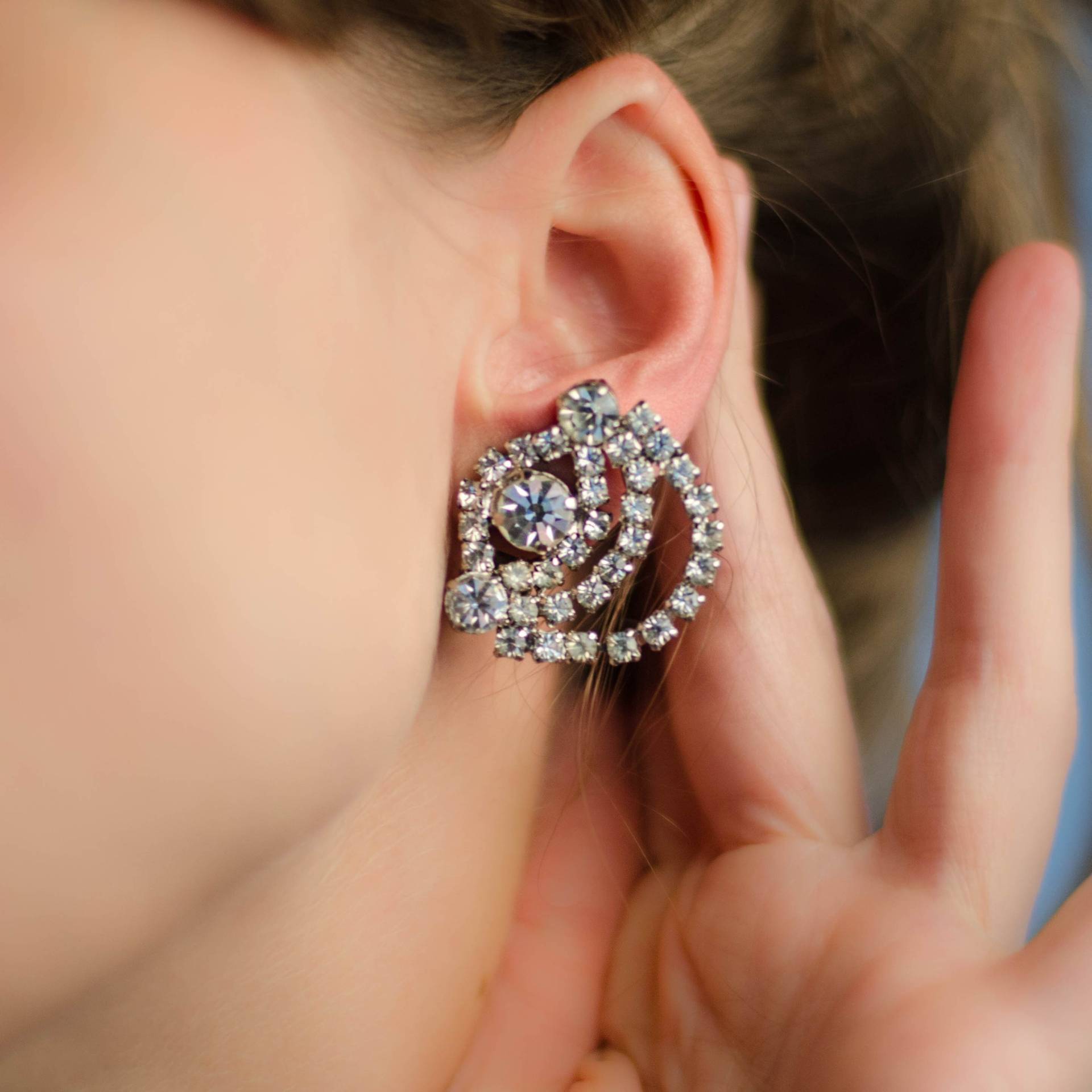 Art Deco Strass Augen Ohrringe 1950Er Übergroßer, Skurriler Schmuck Art Deco Strass Augen Ohrringe 1950Er Übergroßer, Skurriler Schmuck von SURstudio