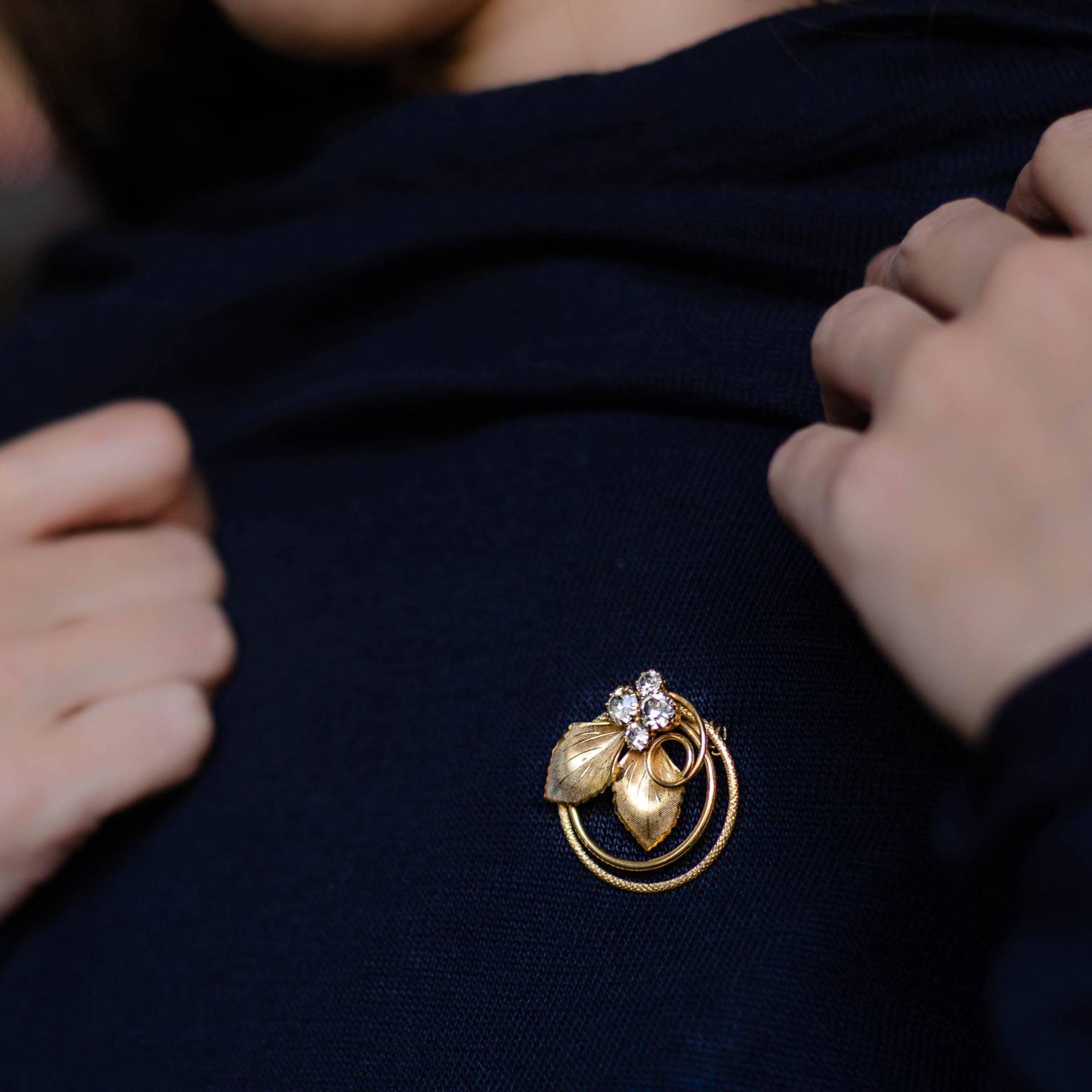 Funkelnde Blumenbrosche Mit Strasssteinen, Blattschmuck Sicherheitsnadelbrosche - Geschenk Für Sie von SURstudio