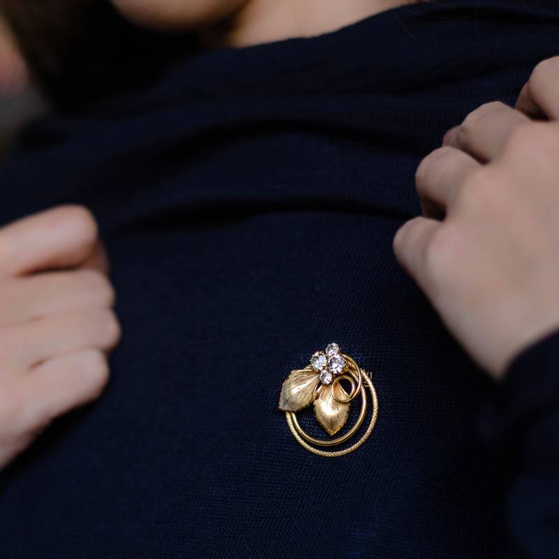 Funkelnde Blumenbrosche Mit Strasssteinen, Blattschmuck Sicherheitsnadelbrosche - Geschenk Für Sie von SURstudio